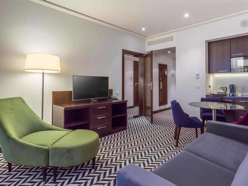 Hilton Garden Airport Hotel 4*